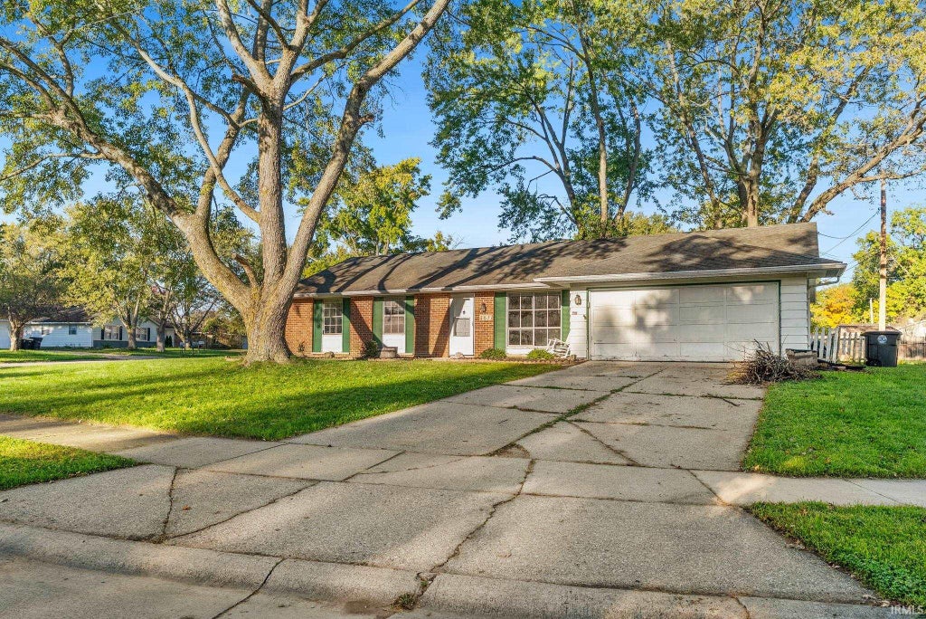 Photo of 4611 Dutchess Lane, Fort Wayne, IN 46835 (MLS # 202643717)