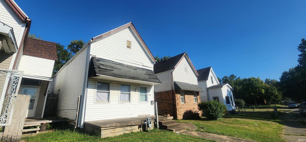 Photo of 1029 N 4Th Avenue, Evansville, IN 47710 (MLS # 202618946)