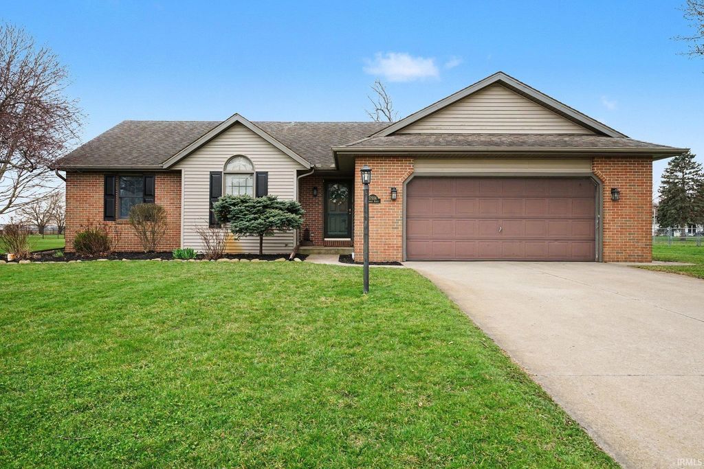 Photo of 17556 Shannon Avenue, Goshen, IN 46526 (MLS # 202613287)