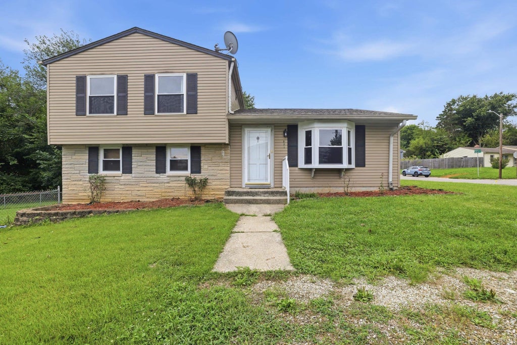 Photo of 831 W Briarcliff Drive, Bloomington, IN 47404 (MLS # 202634125)
