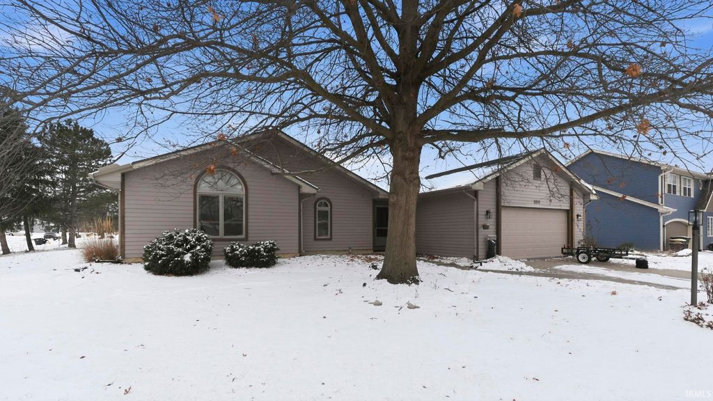 Photo of 5511 Quail Canyon Drive, Fort Wayne, IN 46835 (MLS # 202549252)