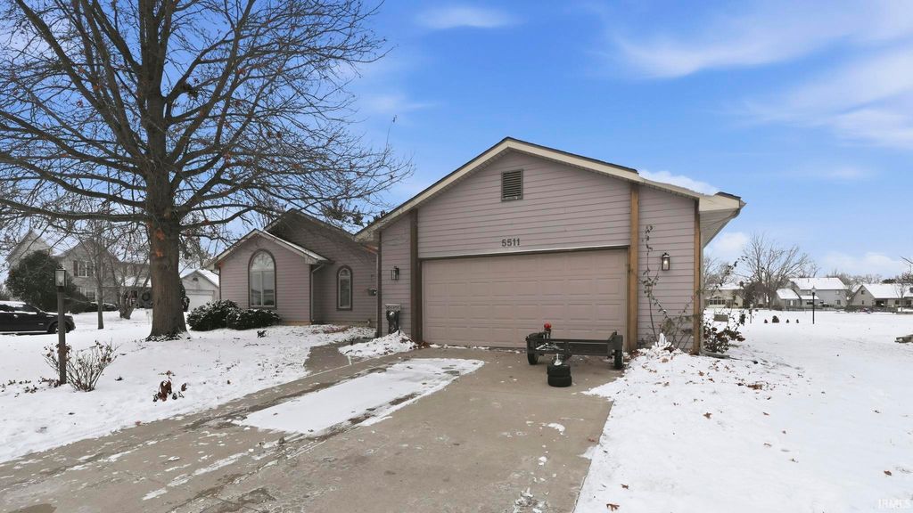 Photo of 5511 Quail Canyon Drive, Fort Wayne, IN 46835 (MLS # 202549252)