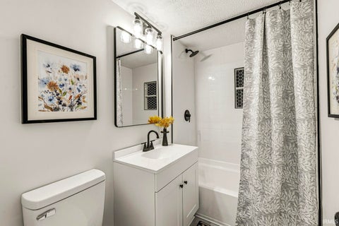 Tiny photo for 52020 Justine Drive, South Bend, IN 46628 (MLS # 202643823)