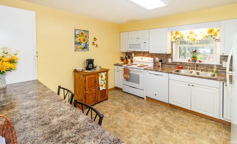 Tiny photo for 31 W Bujey Drive, Evansville, IN 47710 (MLS # 202633064)