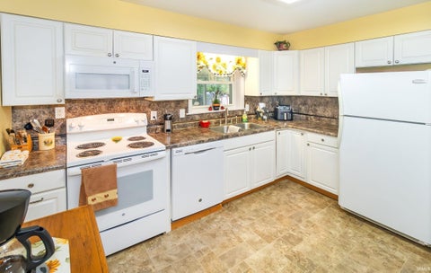 Tiny photo for 31 W Bujey Drive, Evansville, IN 47710 (MLS # 202633064)