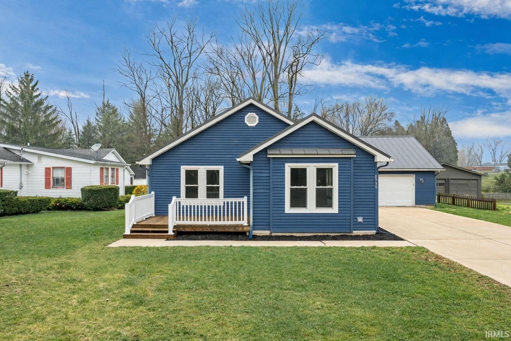 Photo of 8930 E Crow Road, Syracuse, IN 46567 (MLS # 202611591)