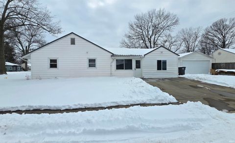Tiny photo for 1826 Madison Avenue, Evansville, IN 47714 (MLS # 202603421)