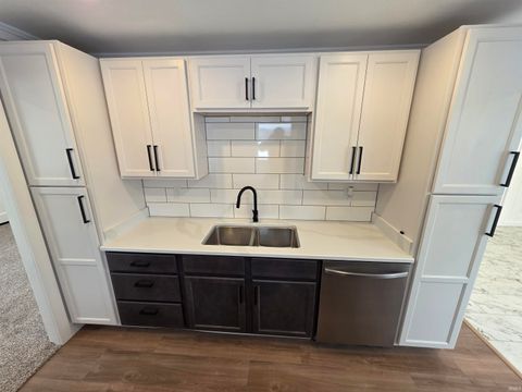 Tiny photo for 1826 Madison Avenue, Evansville, IN 47714 (MLS # 202603421)