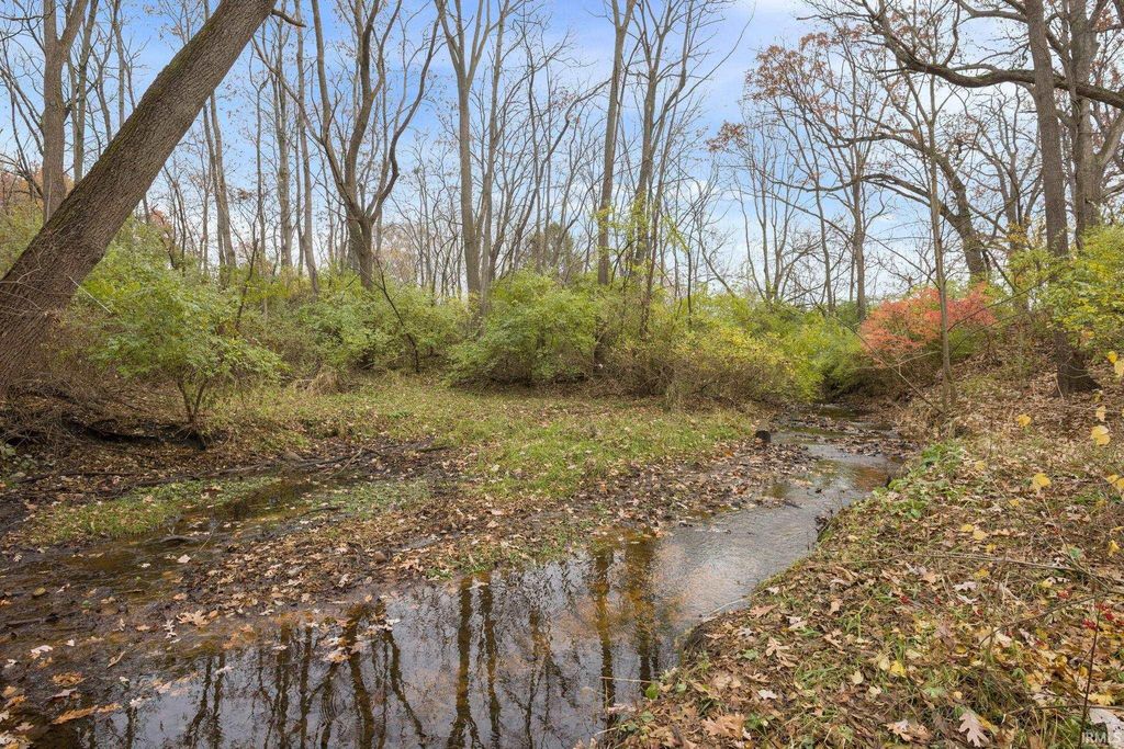 Photo of 55617 Riverdale Drive, Elkhart, IN 46514 (MLS # 202547634)