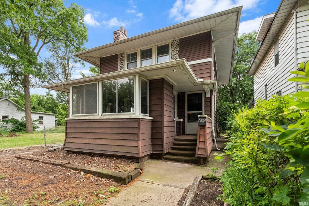 Photo of 420 W Madison Street, South Bend, IN 46601 (MLS # 202623686)