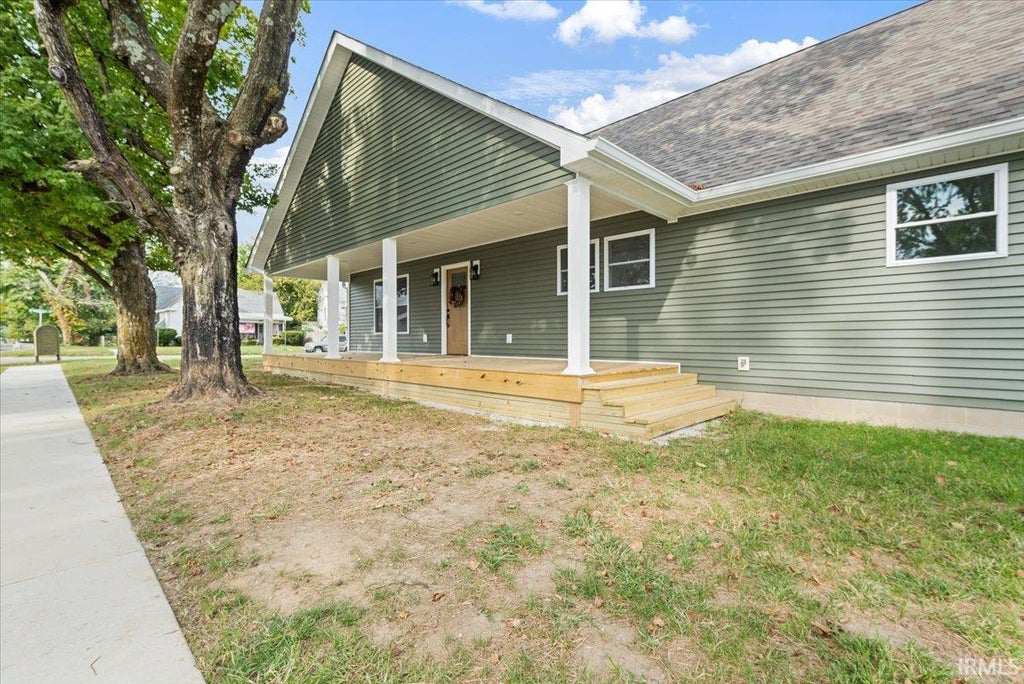 Photo of 324 W Warren Street, Mitchell, IN 47446 (MLS # 202641367)