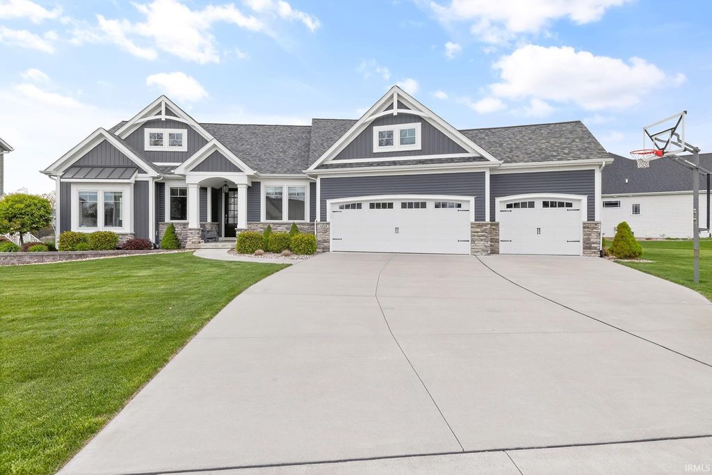 Photo of 54745 Sacramento Meadows Drive, Osceola, IN 46561 (MLS # 202616966)