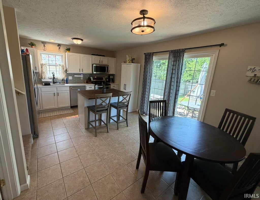 Photo of 4644 Rathbone Drive, Evansville, IN 47725 (MLS # 202625985)