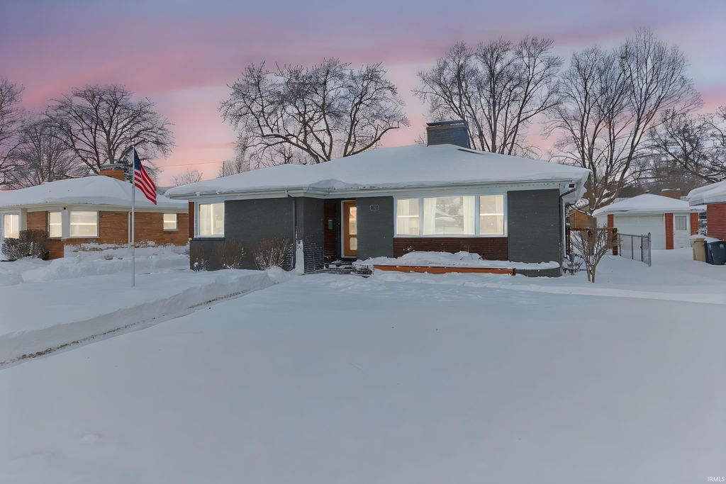 Photo of 1915 Rockne Drive, South Bend, IN 46617 (MLS # 202602884)