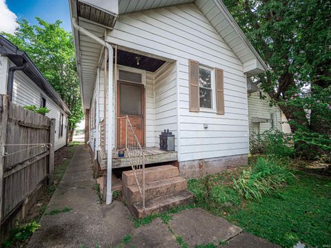 Tiny photo for 425 Maxwell Avenue, Evansville, IN 47711 (MLS # 202626928)