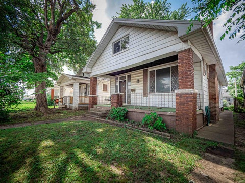 Tiny photo for 425 Maxwell Avenue, Evansville, IN 47711 (MLS # 202626928)