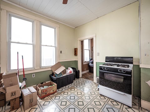 Tiny photo for 425 Maxwell Avenue, Evansville, IN 47711 (MLS # 202626928)