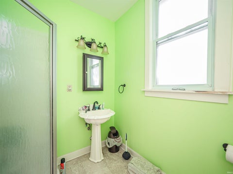 Tiny photo for 425 Maxwell Avenue, Evansville, IN 47711 (MLS # 202626928)