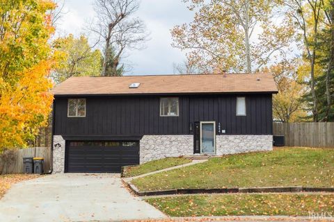 1824 E Thornton Drive, Bloomington, IN 47401 - #: 202501681