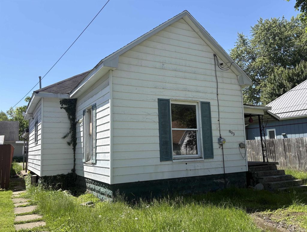 Photo of 803 W Pine Street, Robinson, IL 62454 (MLS # 202617279)