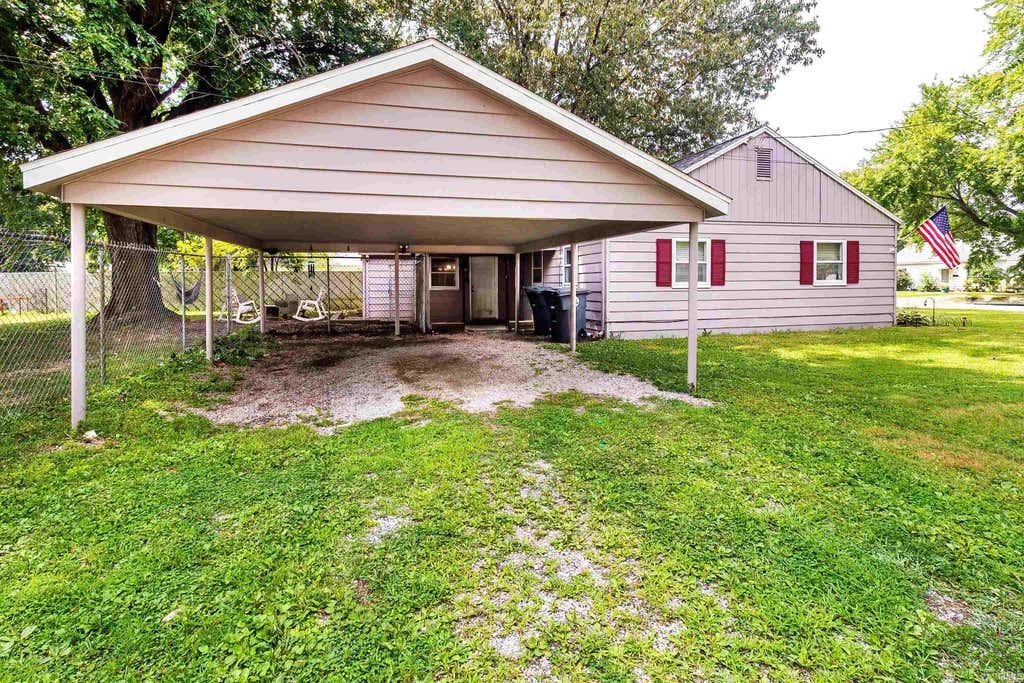 Photo of 1531 Waggoner Avenue, Evansville, IN 47714 (MLS # 202632323)