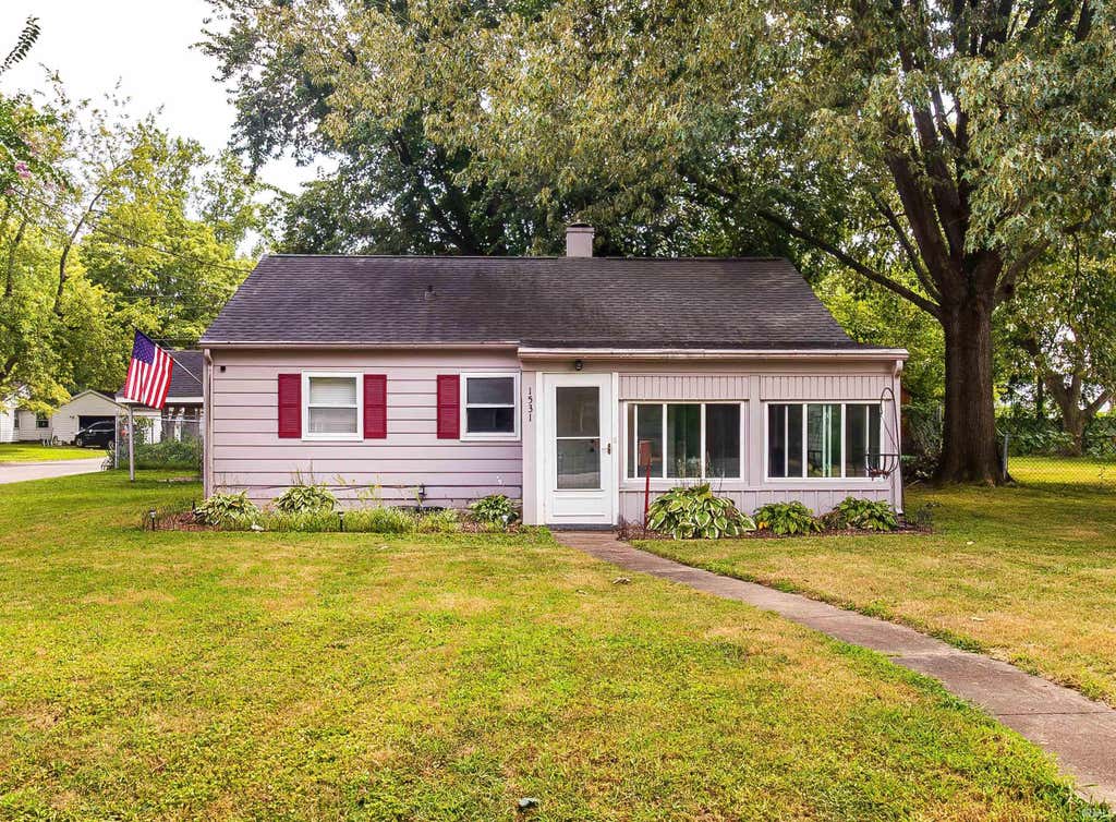 Photo of 1531 Waggoner Avenue, Evansville, IN 47714 (MLS # 202632323)