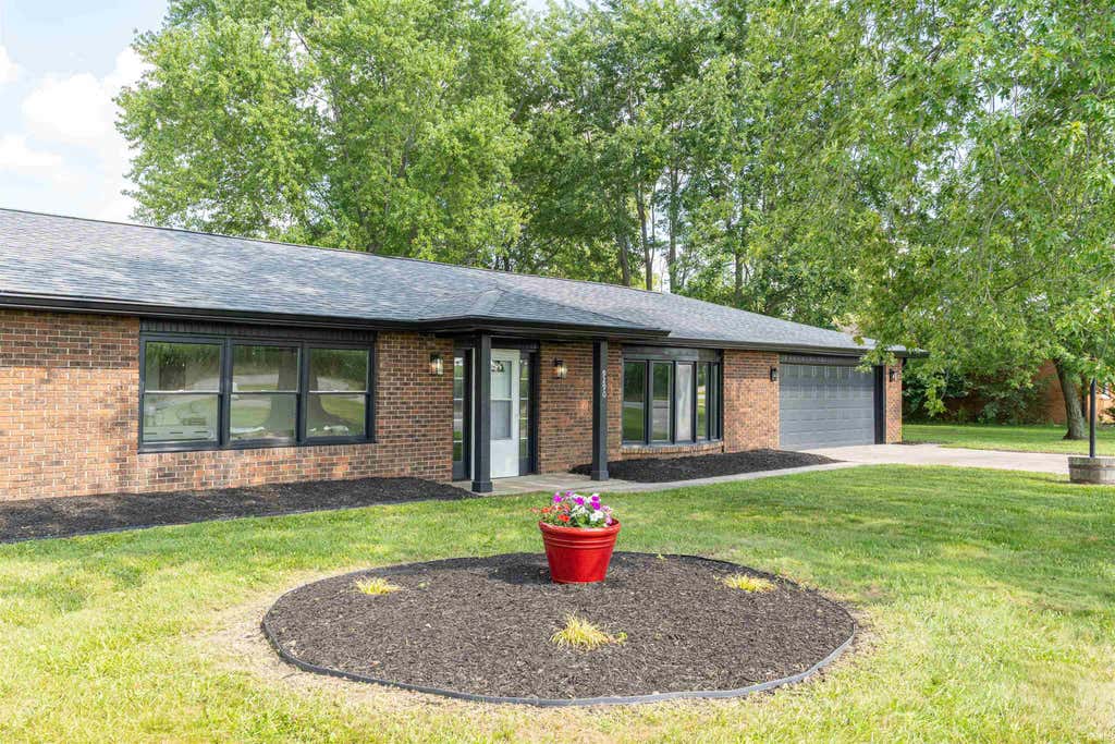 Photo of 9290 S County Road 200 W, Muncie, IN 47302 (MLS # 202631353)