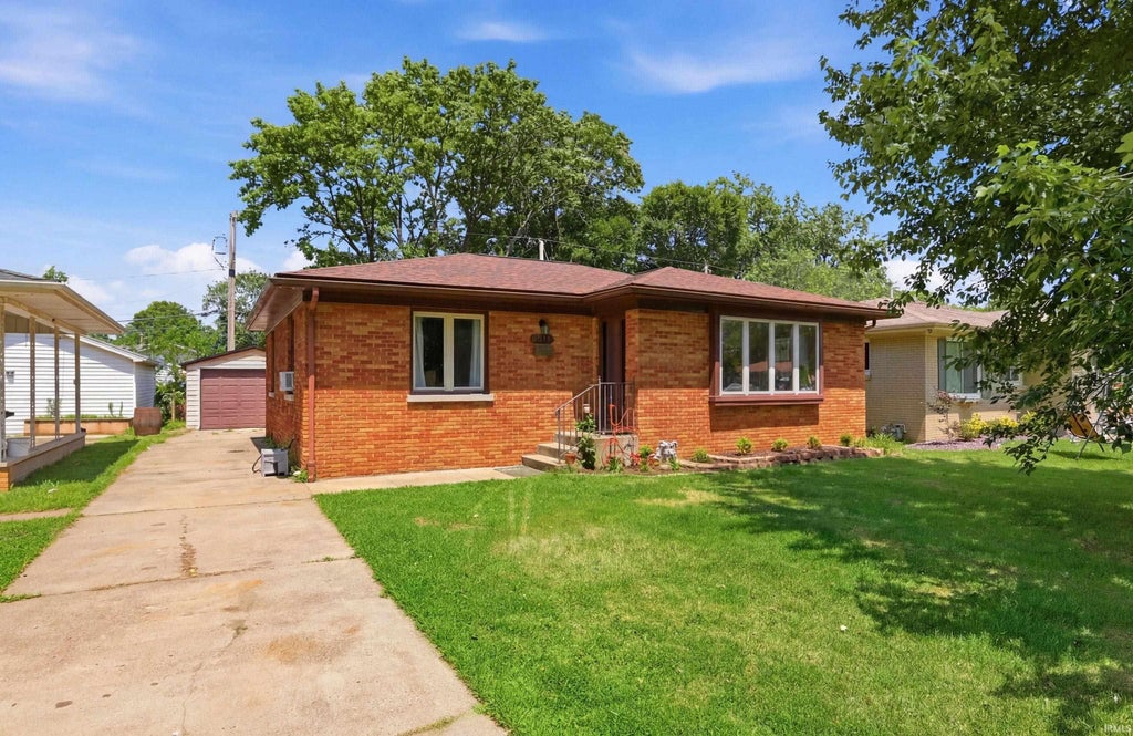 Photo of 2116 Southeast Boulevard, Evansville, IN 47714 (MLS # 202626522)
