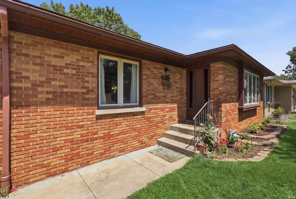 Photo of 2116 Southeast Boulevard, Evansville, IN 47714 (MLS # 202626522)