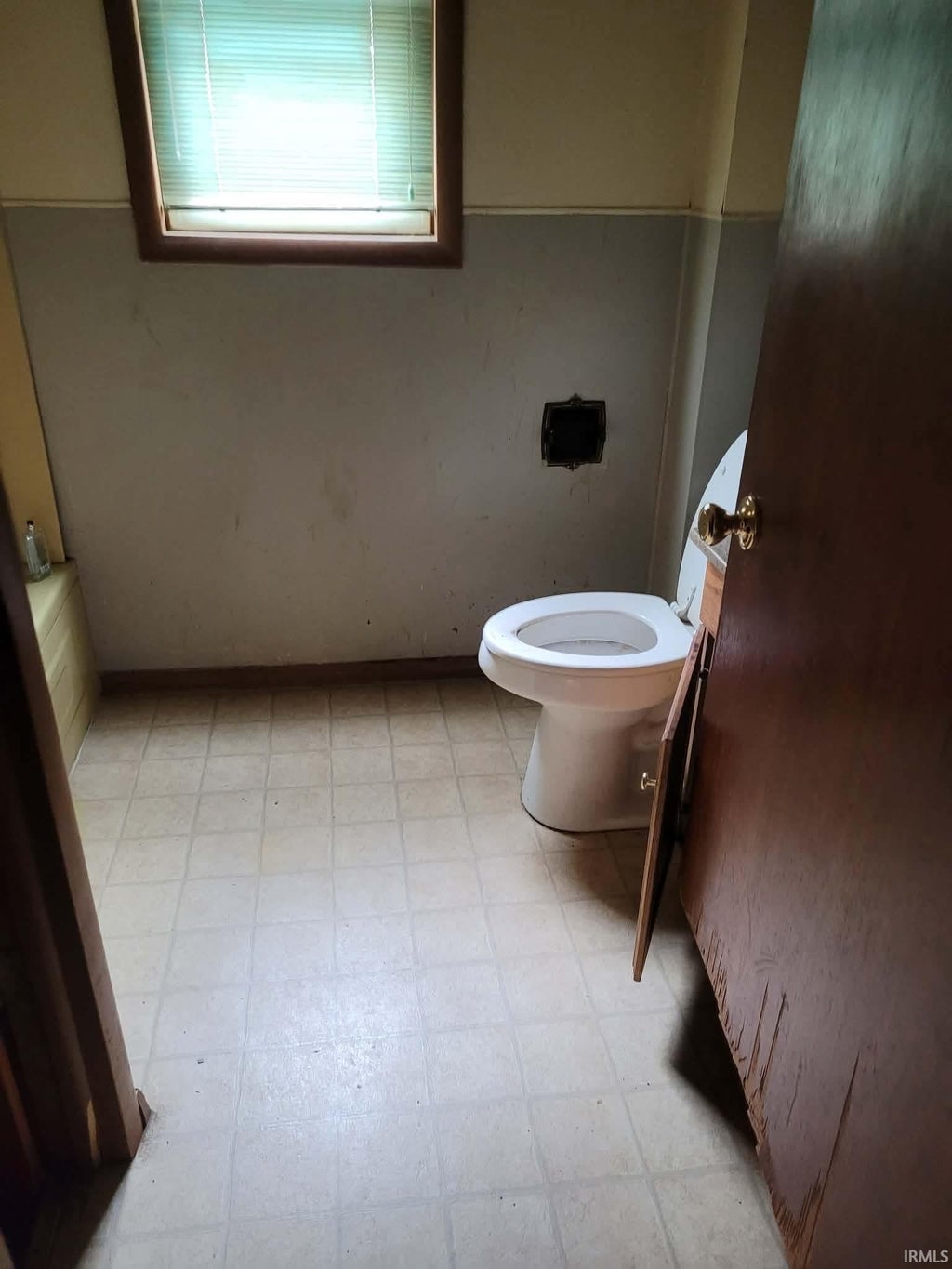 Photo of 319 W 10Th Street, Muncie, IN 47302 (MLS # 202629934)