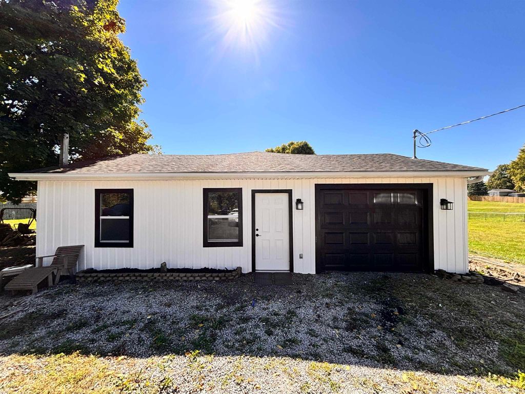 Photo of 1003 W Quincy Street, Garrett, IN 46738 (MLS # 202545793)