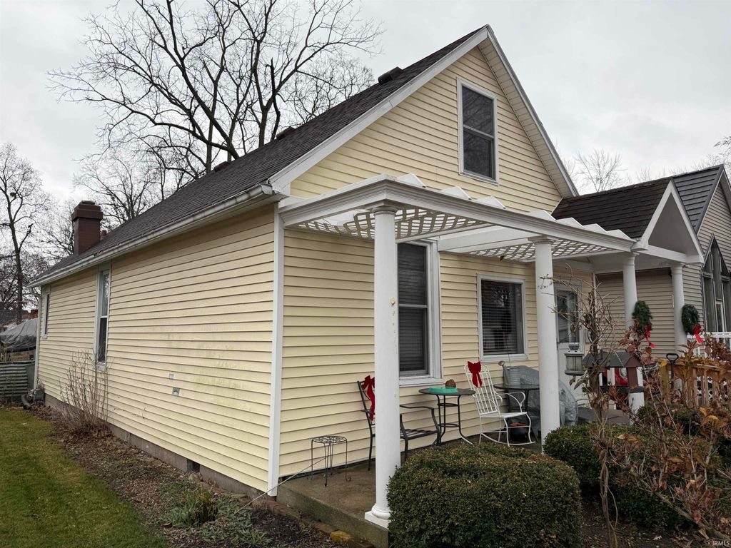 Photo of 3122 Woodrow Avenue, Fort Wayne, IN 46805 (MLS # 202547879)