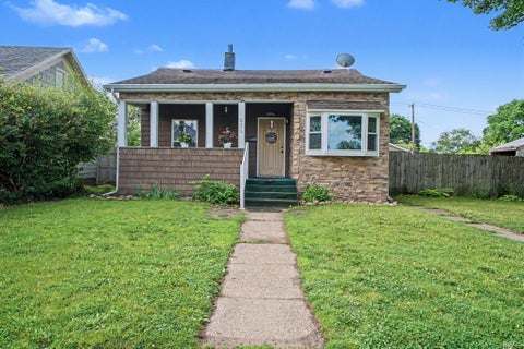 Photo of 939 E 4th Street, Mishawaka, IN 46544 (MLS # 202623304)