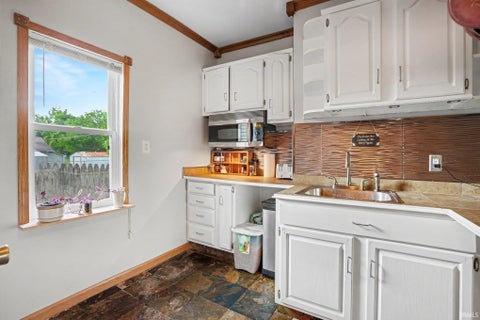 Tiny photo for 939 E 4th Street, Mishawaka, IN 46544 (MLS # 202623304)