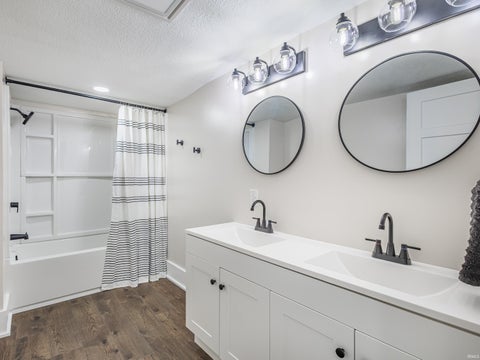 Tiny photo for 5909 N Lincoln Street, Uniondale, IN 46791 (MLS # 202626891)