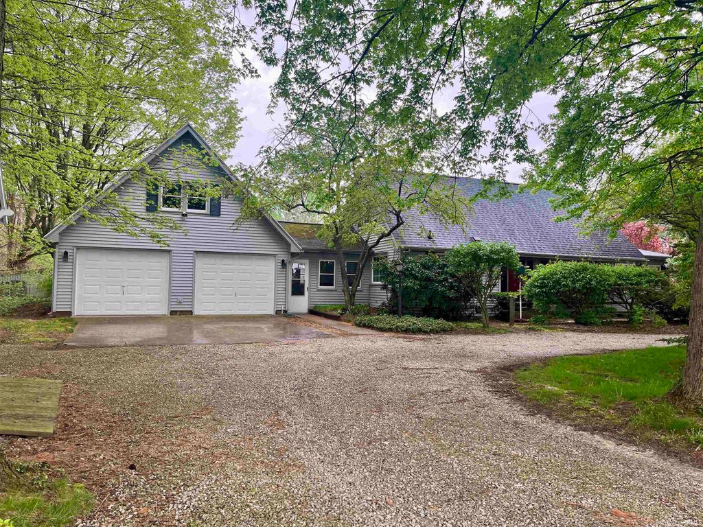 Photo of 63461 Crumstown Highway, North Liberty, IN 46554 (MLS # 202614972)