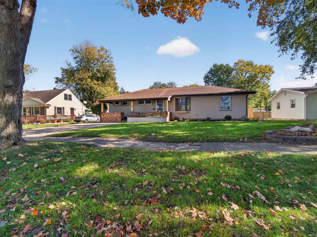 Photo of 915 Koehlinger Drive, New Haven, IN 46774 (MLS # 202643741)
