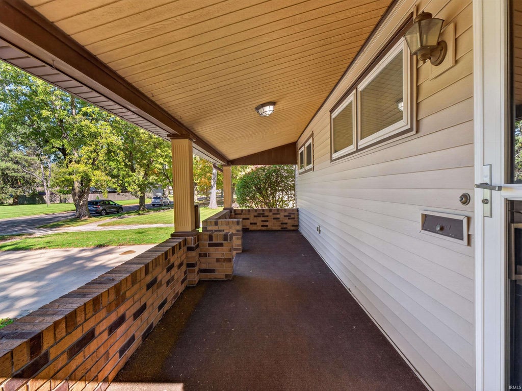 Photo of 915 Koehlinger Drive, New Haven, IN 46774 (MLS # 202643741)