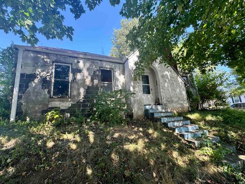 326 E 12th Street, Connersville, IN 47331 - #: 202435515
