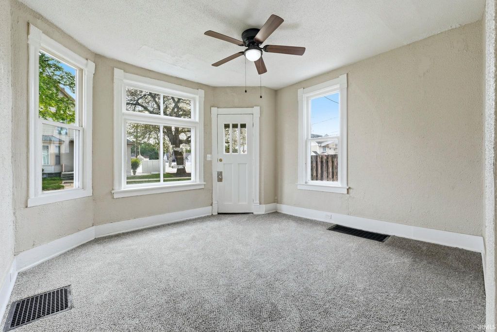 Photo of 1201 Columbia Avenue, Fort Wayne, IN 46805 (MLS # 202616531)