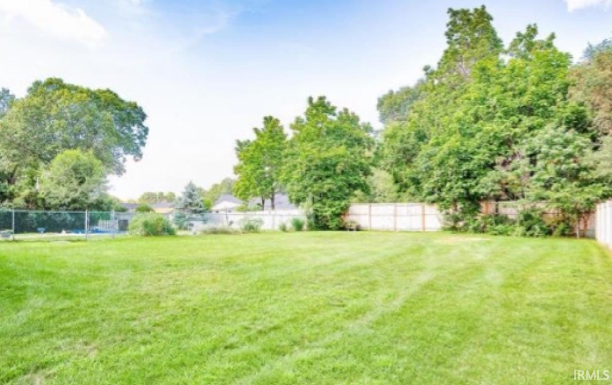 Elkhart, Indiana 46516, United States, 4 Bedrooms Bedrooms, ,2 BathroomsBathrooms,Residential,Pending,38749