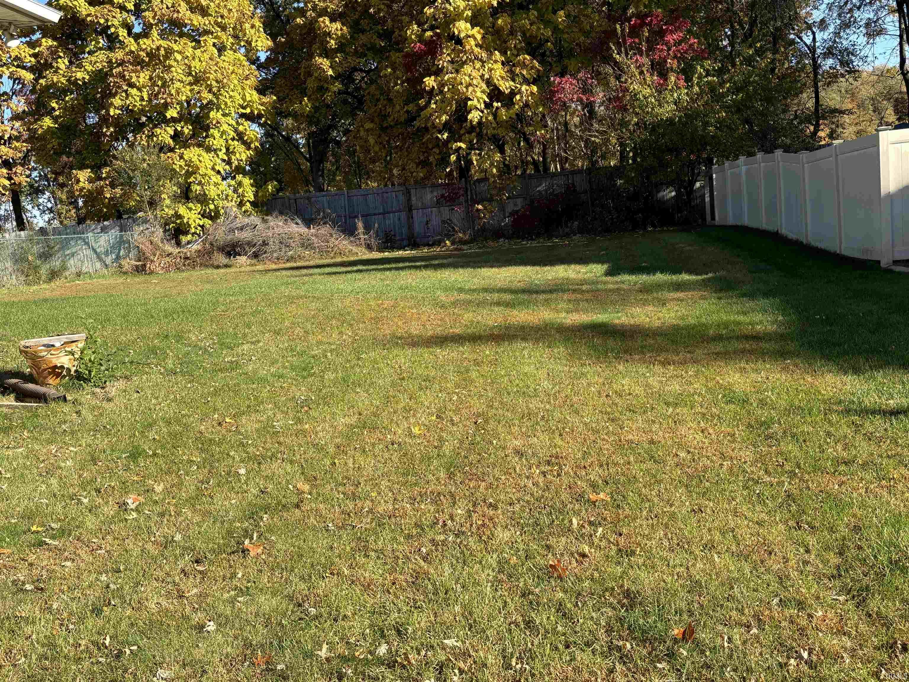 Elkhart, Indiana 46516, United States, 4 Bedrooms Bedrooms, ,2 BathroomsBathrooms,Residential,Pending,38749