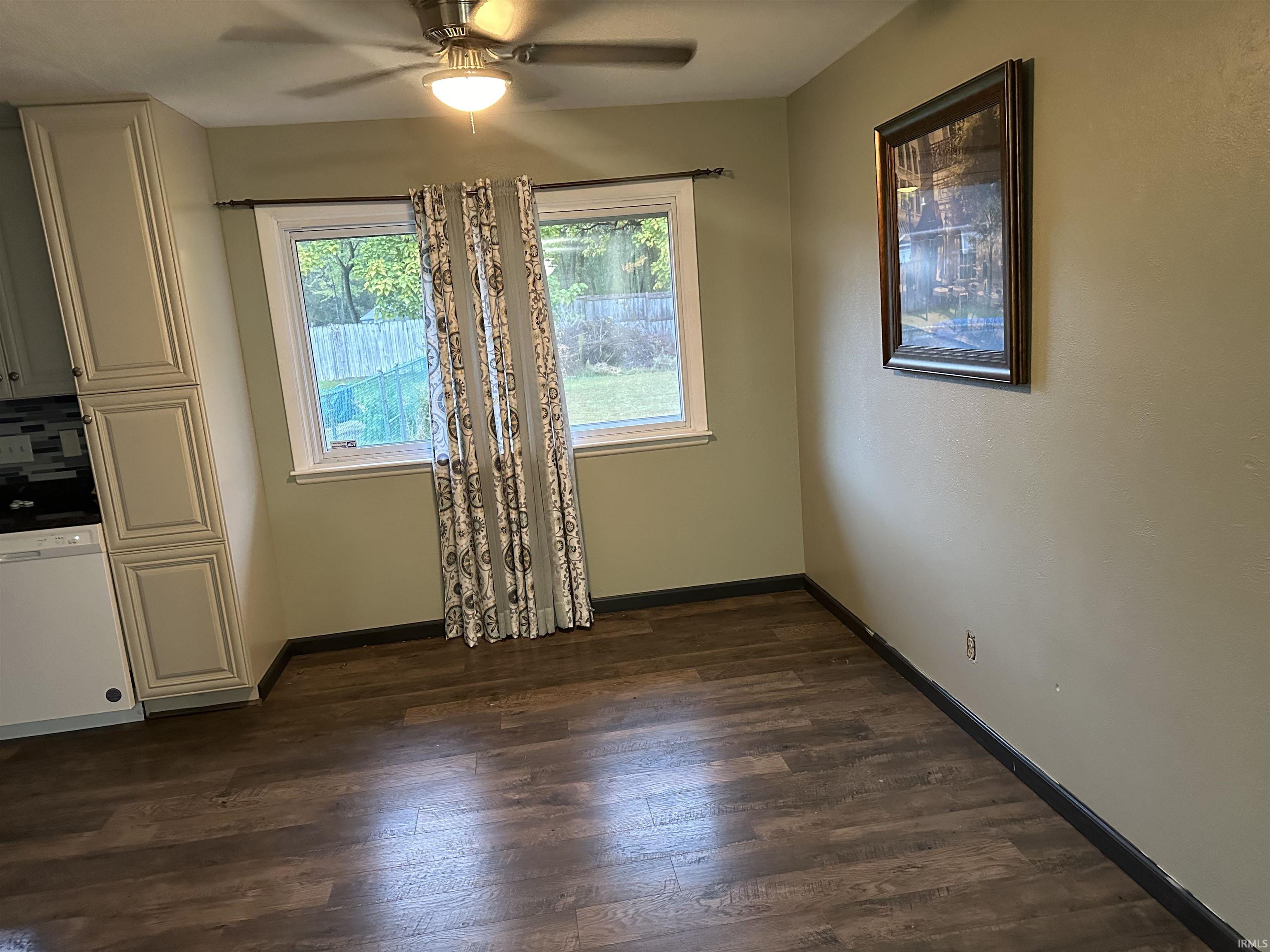 Elkhart, Indiana 46516, United States, 4 Bedrooms Bedrooms, ,2 BathroomsBathrooms,Residential,Pending,38749