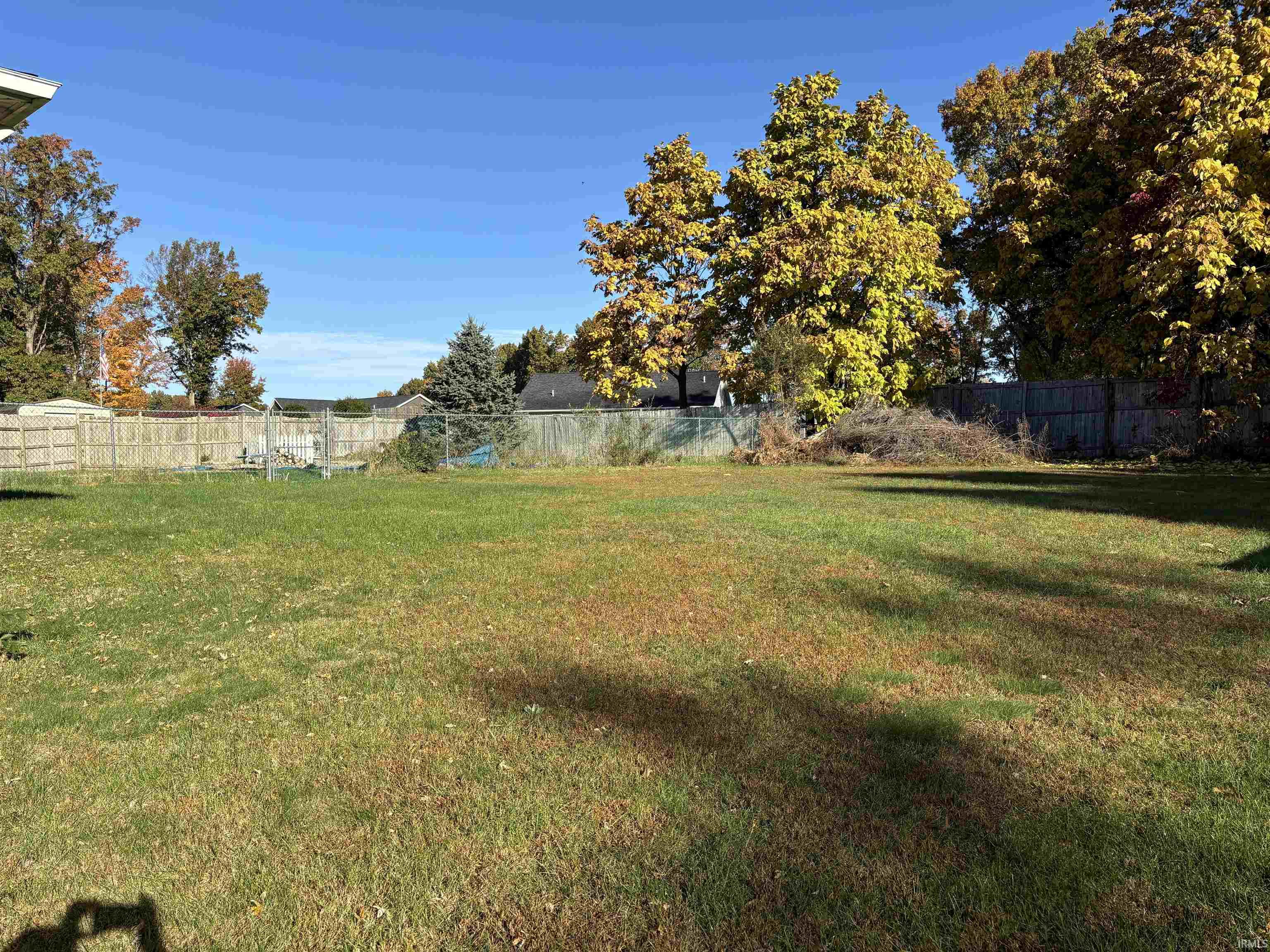 Elkhart, Indiana 46516, United States, 4 Bedrooms Bedrooms, ,2 BathroomsBathrooms,Residential,Pending,38749