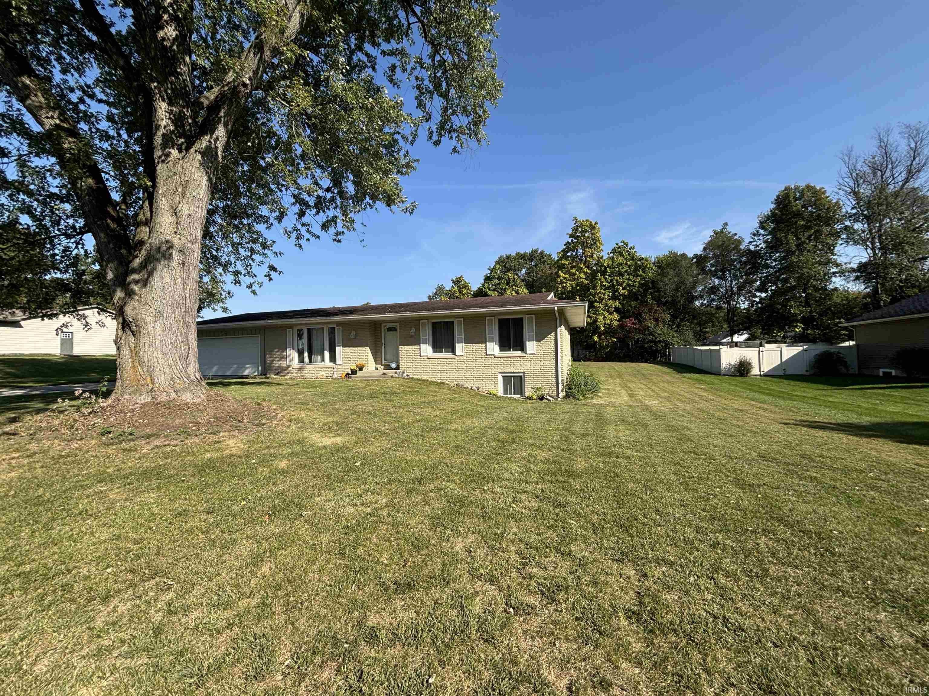 Elkhart, Indiana 46516, United States, 4 Bedrooms Bedrooms, ,2 BathroomsBathrooms,Residential,Pending,38749