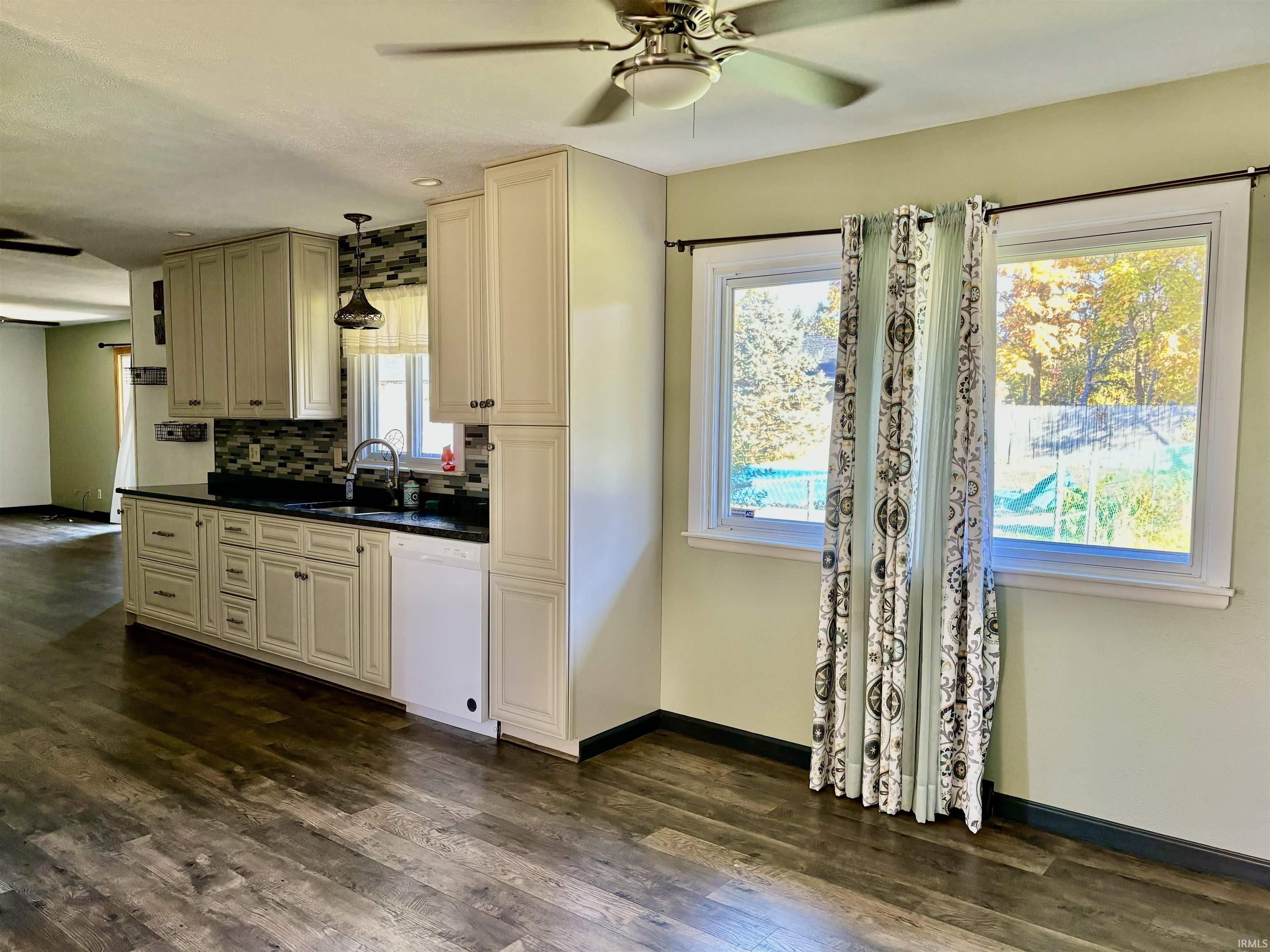 Elkhart, Indiana 46516, United States, 4 Bedrooms Bedrooms, ,2 BathroomsBathrooms,Residential,Pending,38749