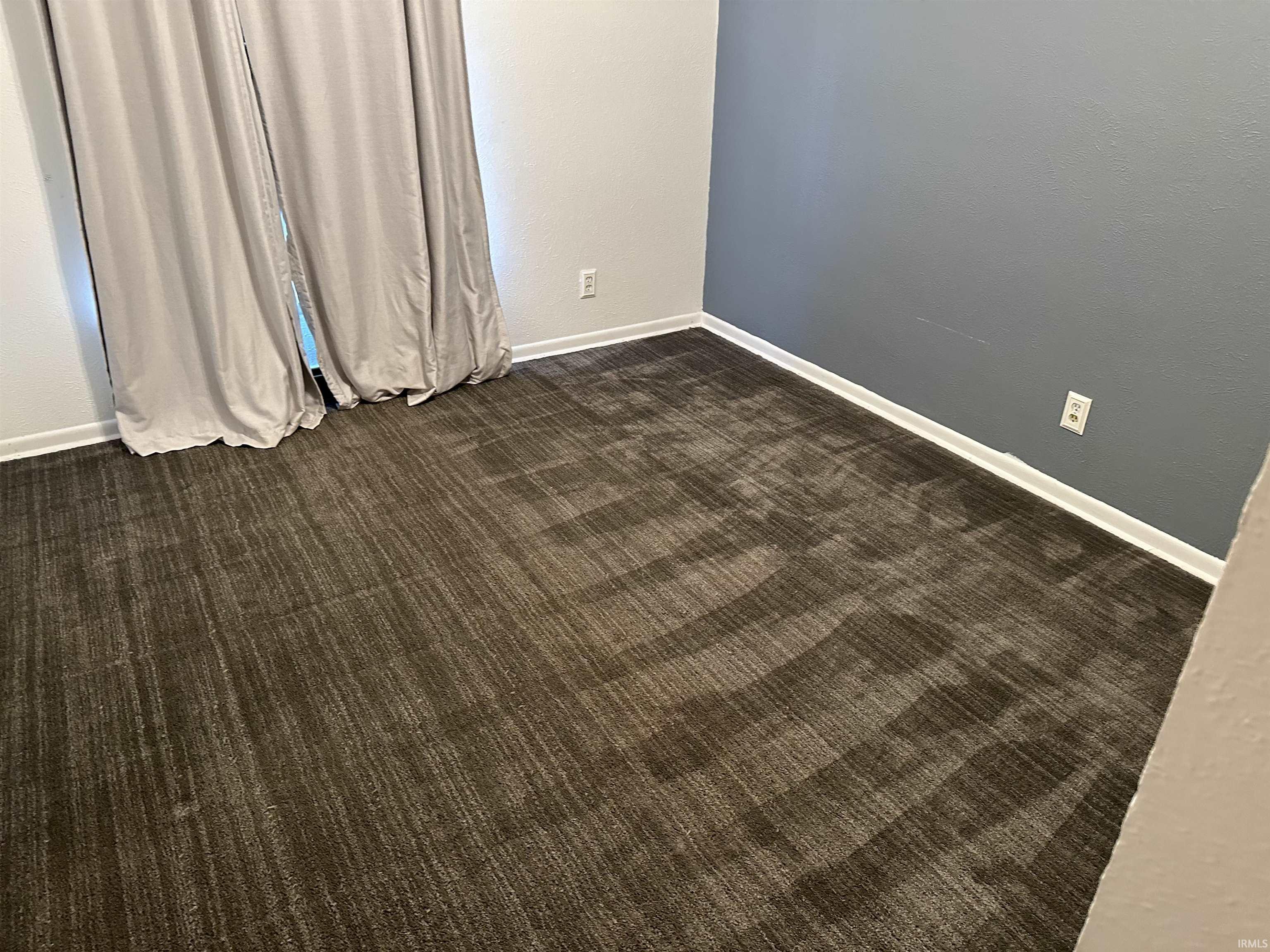 Elkhart, Indiana 46516, United States, 4 Bedrooms Bedrooms, ,2 BathroomsBathrooms,Residential,Pending,38749