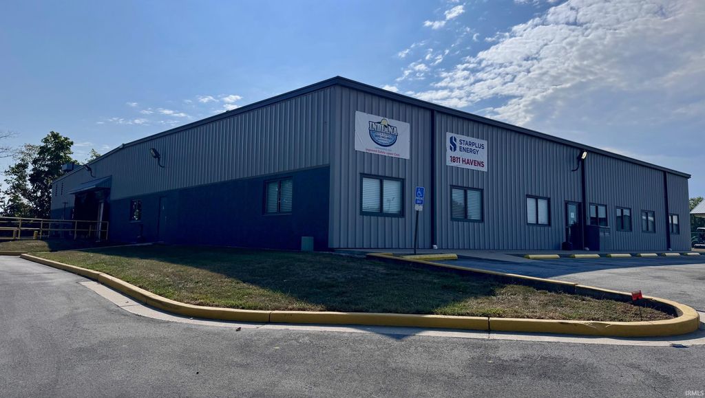 Photo for 1811 Havens Court, Kokomo, IN 46901 (MLS # 202536879)