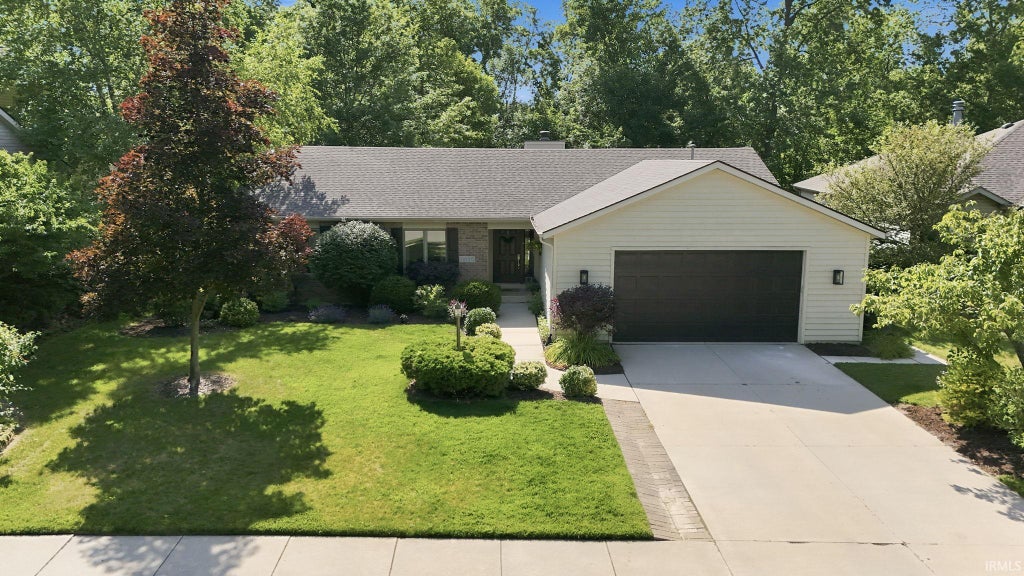 Photo of 11005 Still Hollow Run, Fort Wayne, IN 46818 (MLS # 202626506)