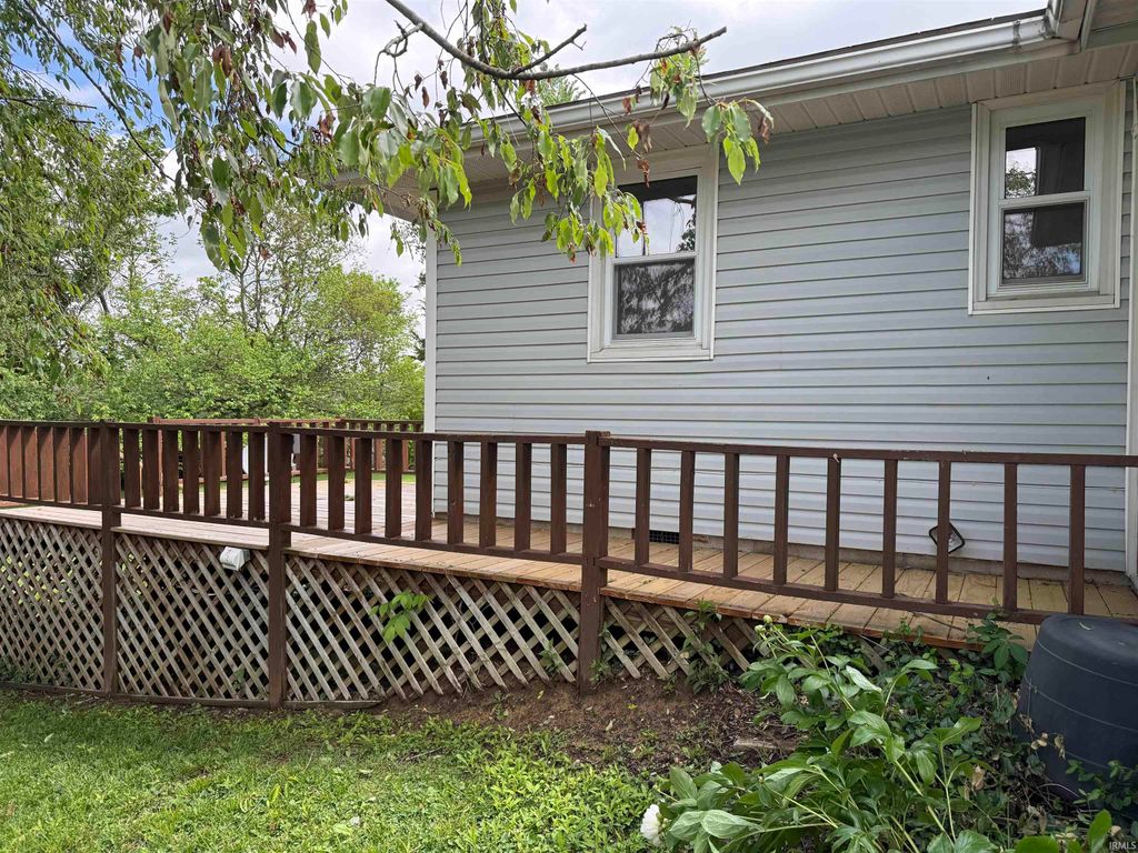 Photo of 1221 24Th Street St, Bedford, IN 47421 (MLS # 202616001)